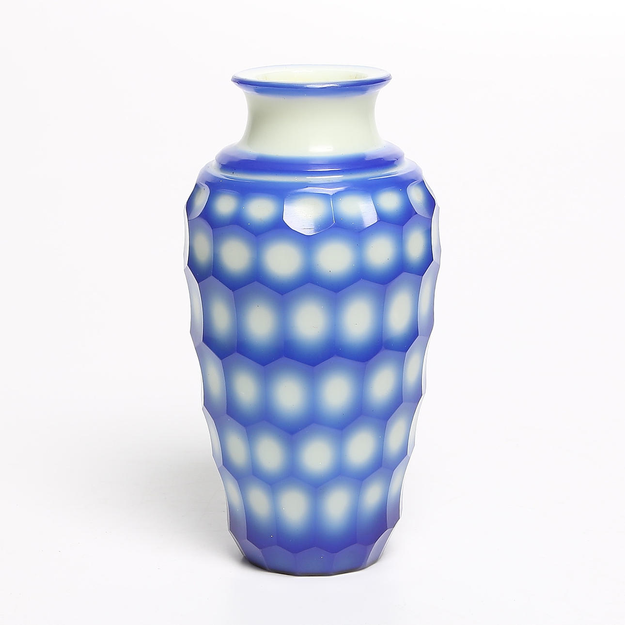 VAS, pekingglas, slipat överfång, "Beijing", Kina, Qing, 1800-tal.