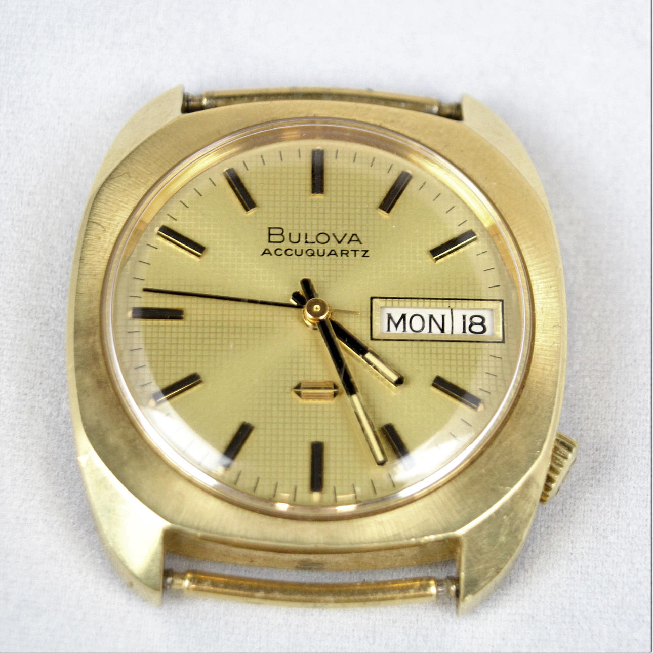 MEN'S Bulova Accuquartz 18K.