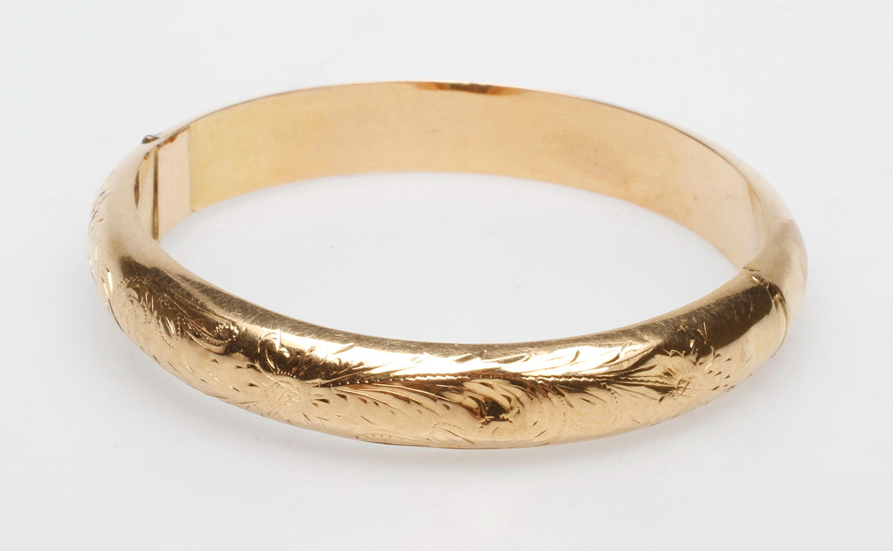 STEL ARMRING, 18k guld, vikt ca 14,9 gr.