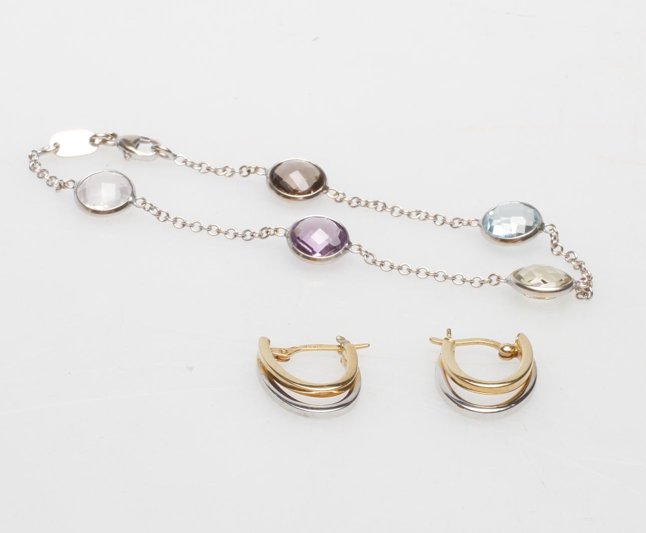 ARMAND MED STENAR samt ETT PAR ÖRHÄNGEN, 18k guld, total vikt ca 6,3 gr.