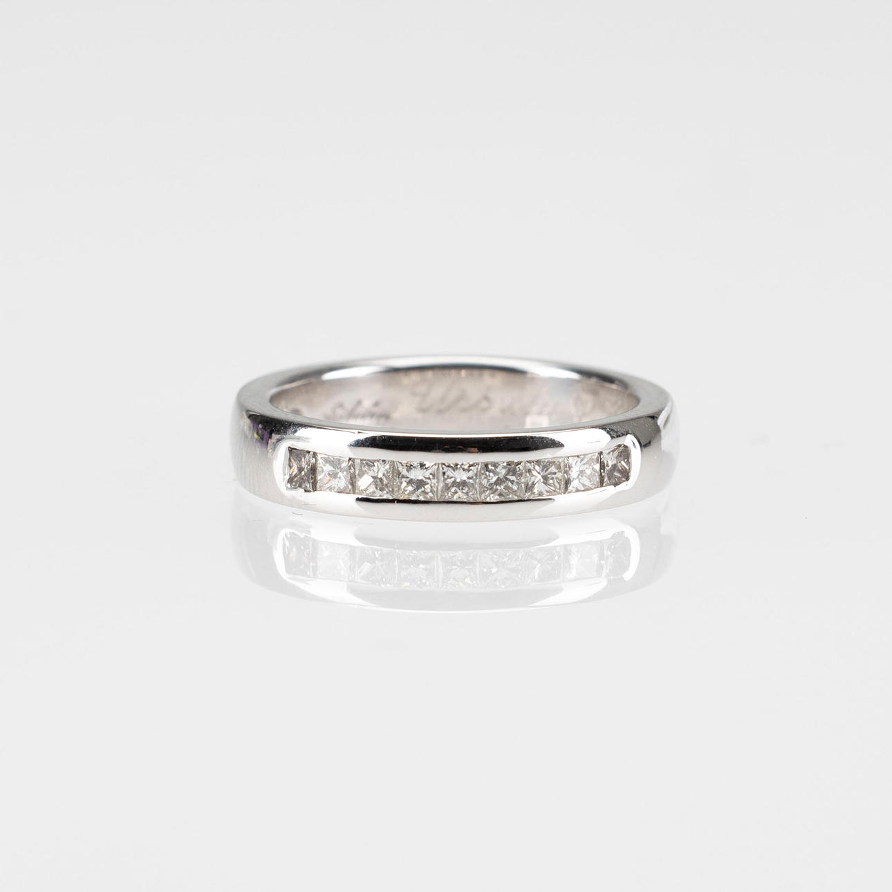 RING, princesslipade diamanter, 14K vitguld.