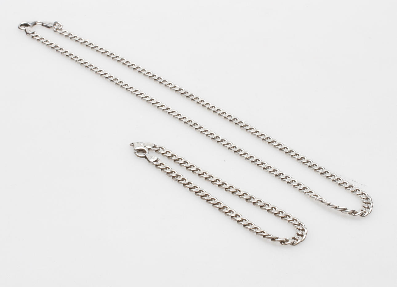 HALSKEDJA SAMT ARMBAND, silver, vikt ca 44 gr.