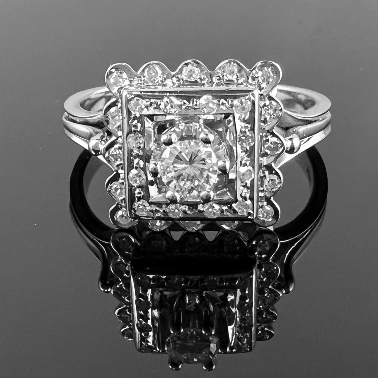 Vitguld diamantring.