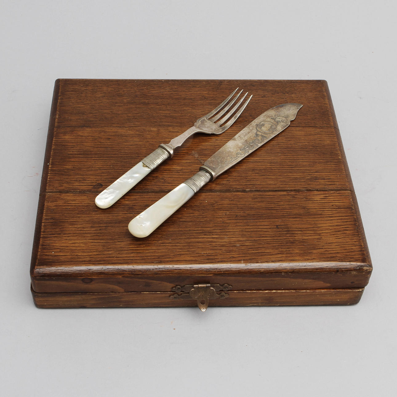 FISKBESTICK, 10 delar, troligtvis England, 1900-talets tidigare hälft.