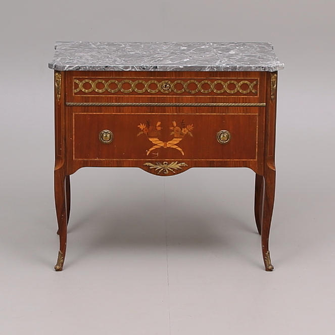 BYRÅ, med stenskiva, gustaviansk stil, intarsiadekor, 1900-tal.