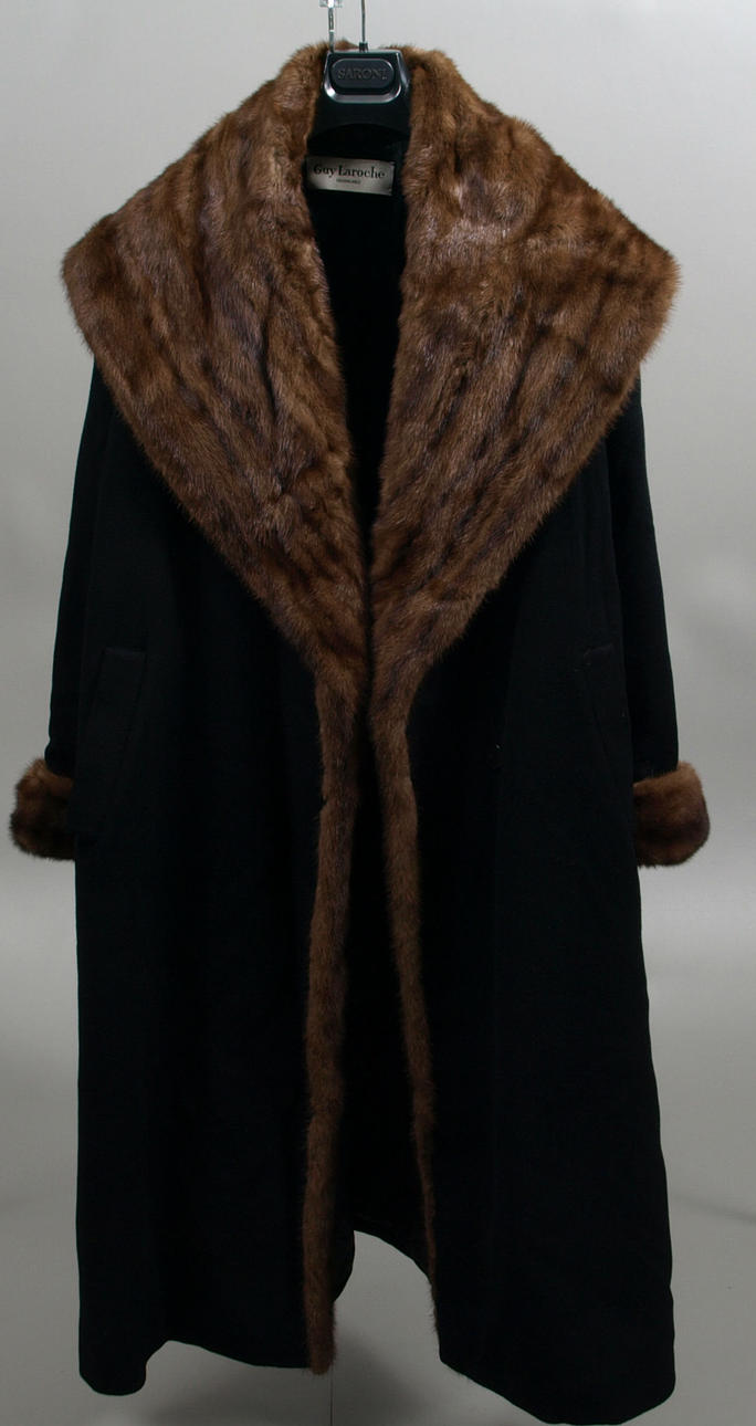 KAPPA MED MINKKRAGE, Guy Laroche Fourrures.