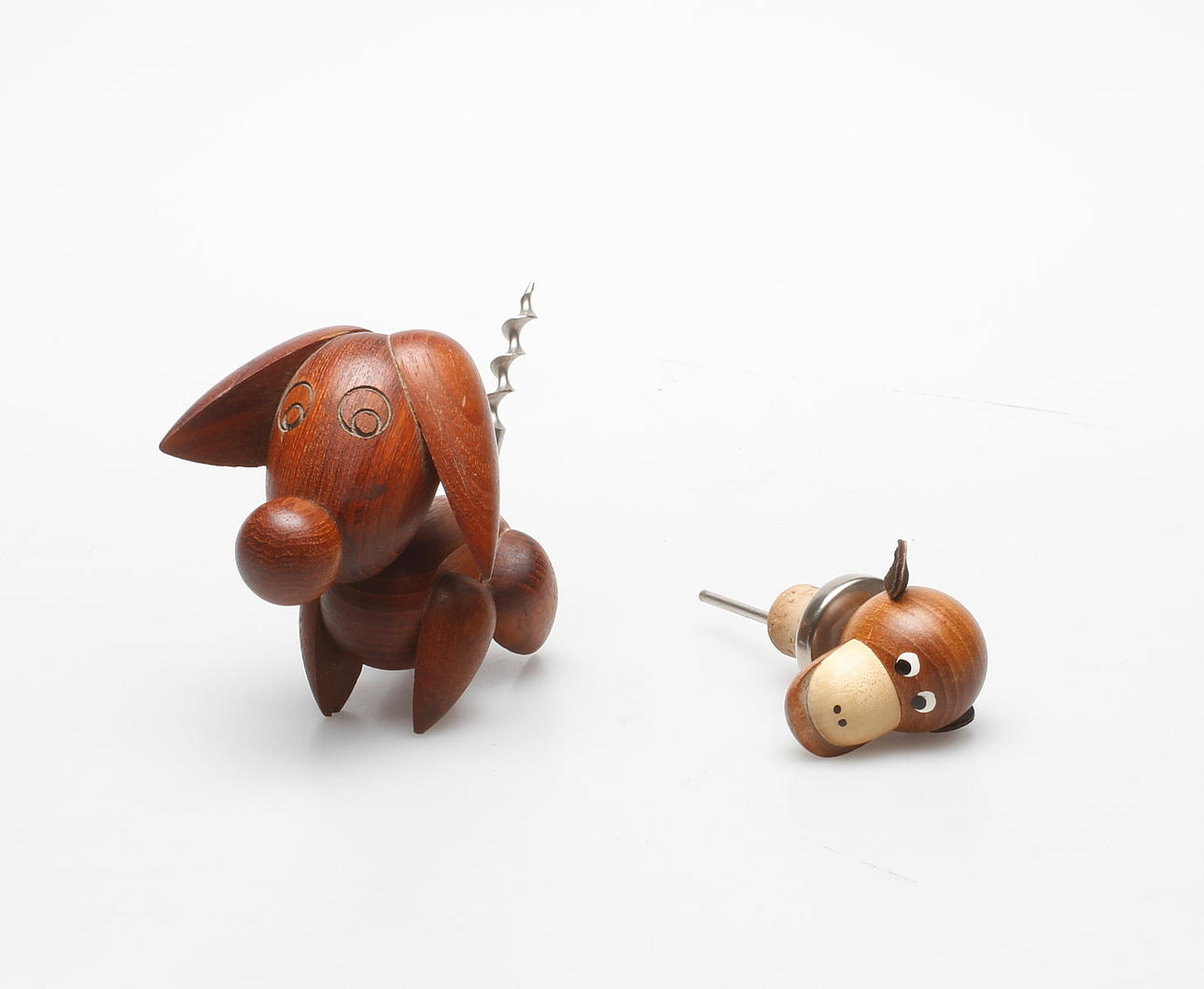 KORKSKRUV samt VINKORK, teak och metall, troligen Danmark.