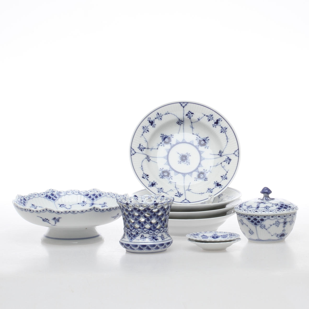 SERVISDELAR, 9 delar, "Musselmalet", Royal Copenhagen, Danmark.