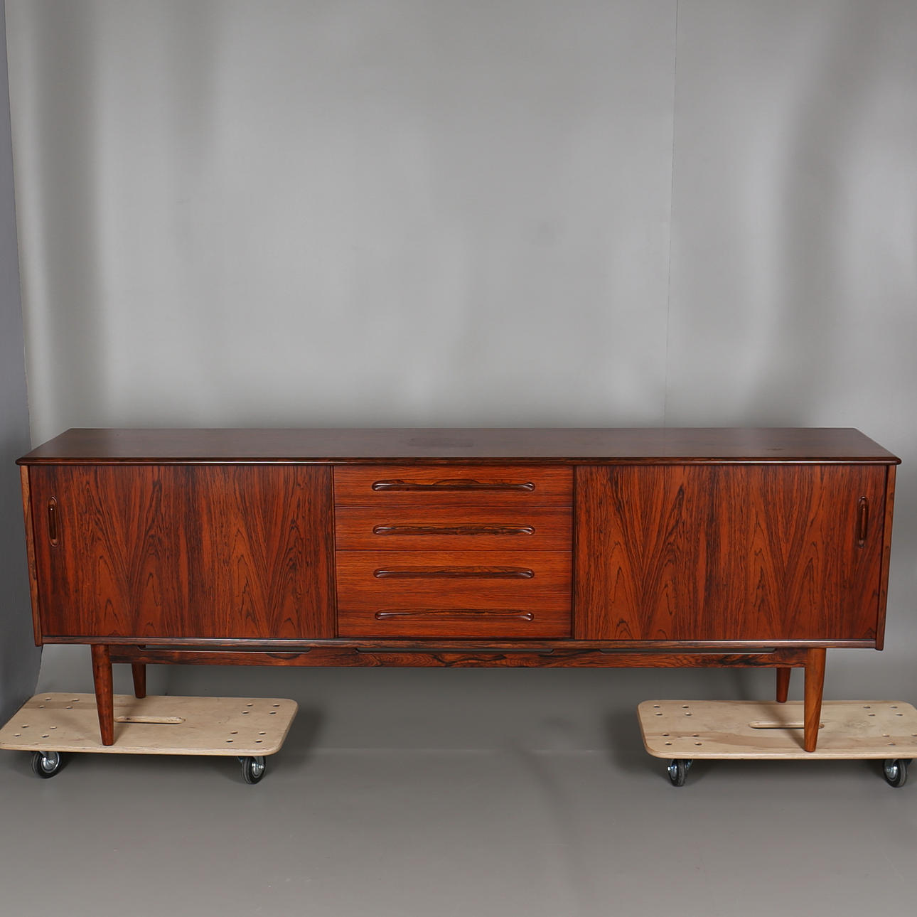 SIDEBORD. Jakaranda. Troeds Bjärnum. Nils Jonsson.