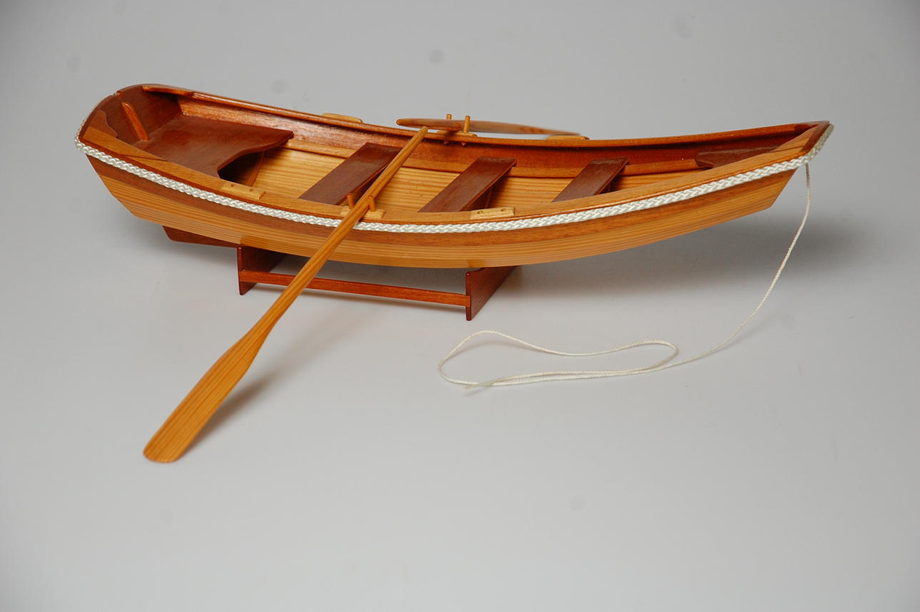 MODELLBÅT, av Västkust eka, märkt JL -87.