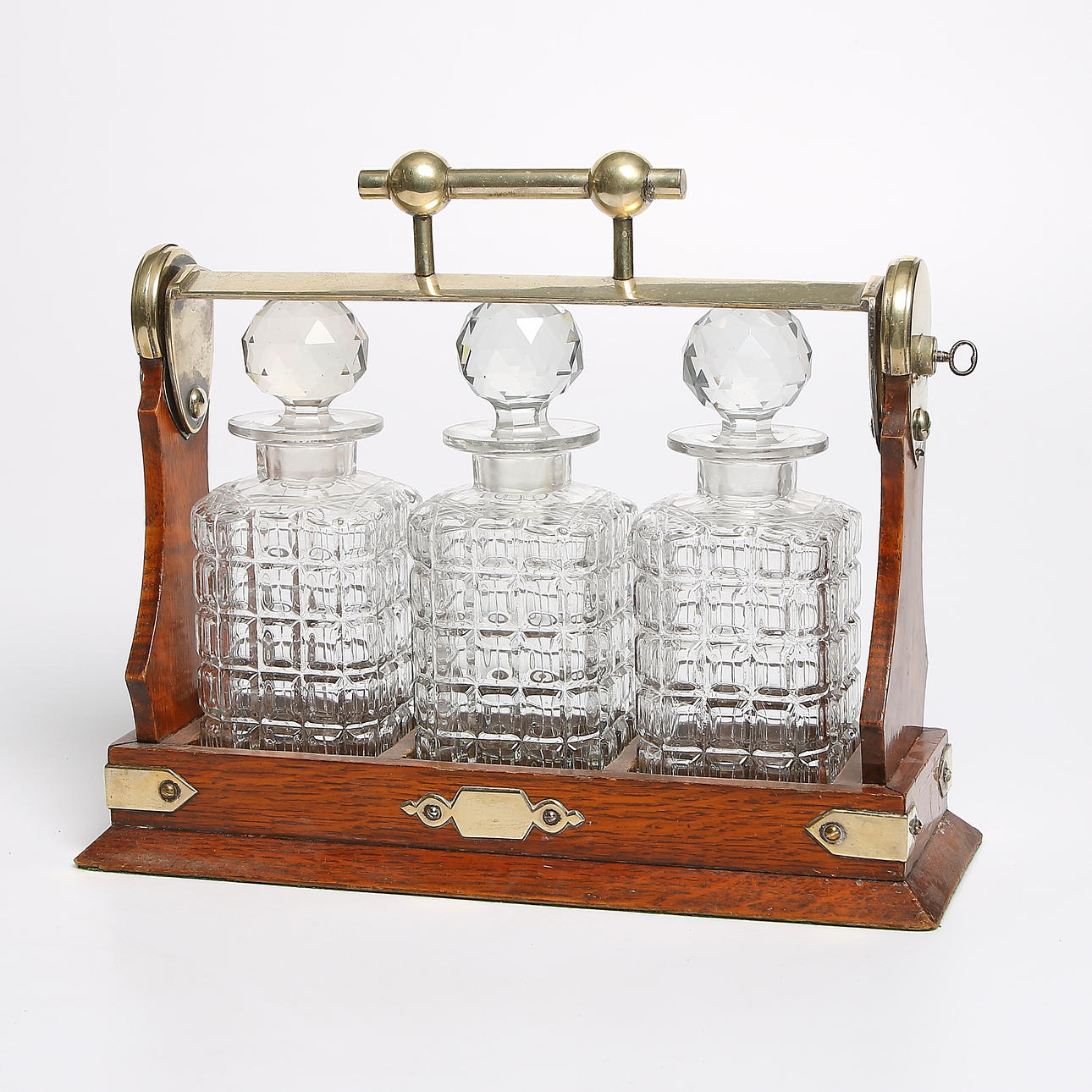 KARAFFSTÄLL, 1900-talets första hälft.