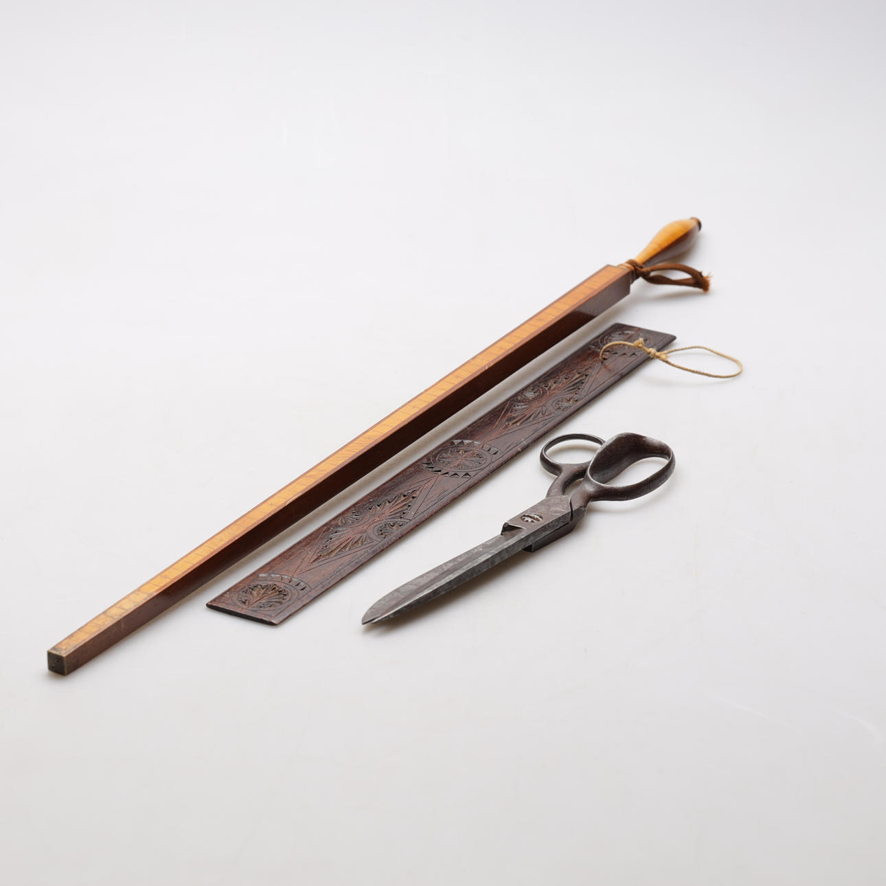 TAILOR SCISSORS, cubits, ruler. 18/1900s.