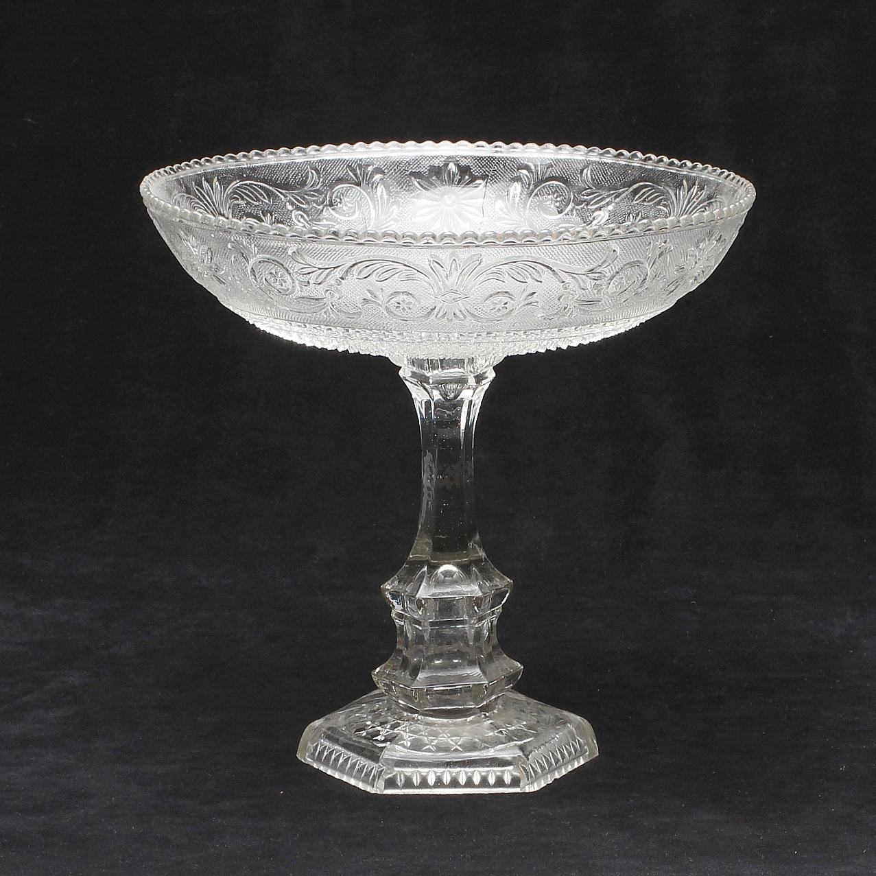 KAKFAT PÅ FOT, glas, tidigt 1900-tal.