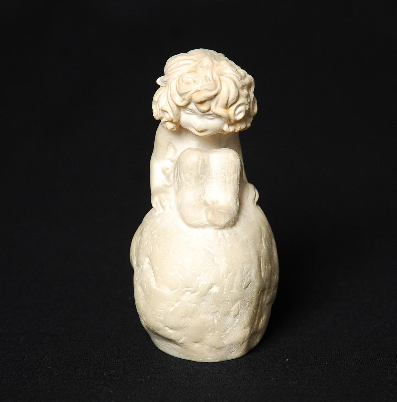 JOHN BAUER. EFTER. 1882-1918, skulptur, " Humpe " gips, monogramsignerad.