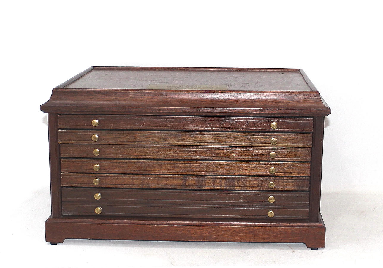 MYNTKABINETT. trä, 6 lådor.