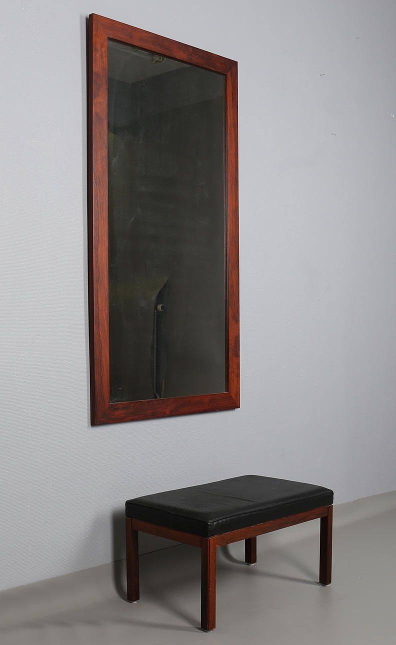 SPEGEL samt PALL. Jakaranda. Svart skinn. 1960-tal.