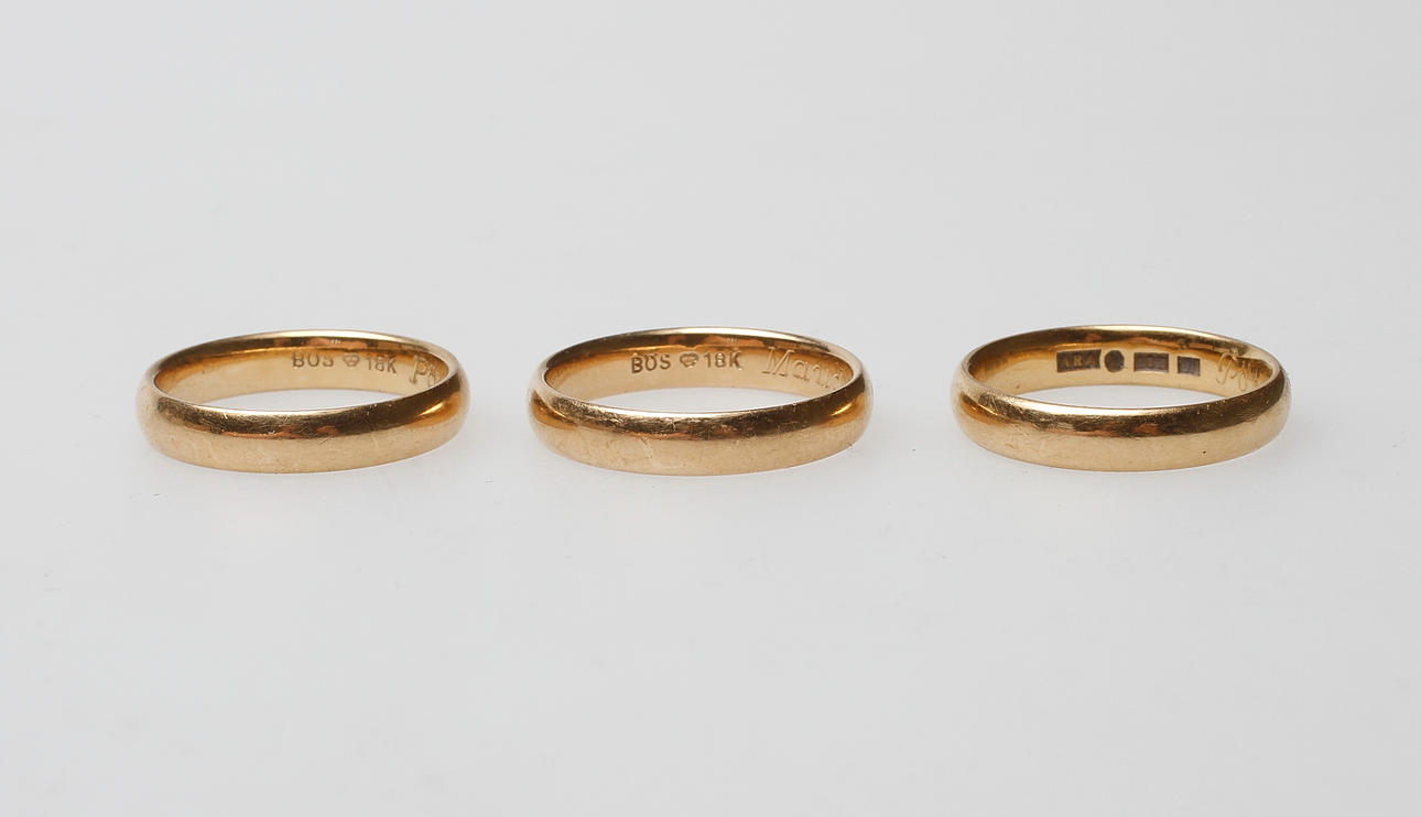 RINGAR, 3 st, 18k guld, vikt ca 13,3 gr.
