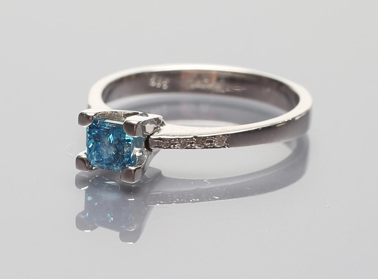 DIAMANTRING.