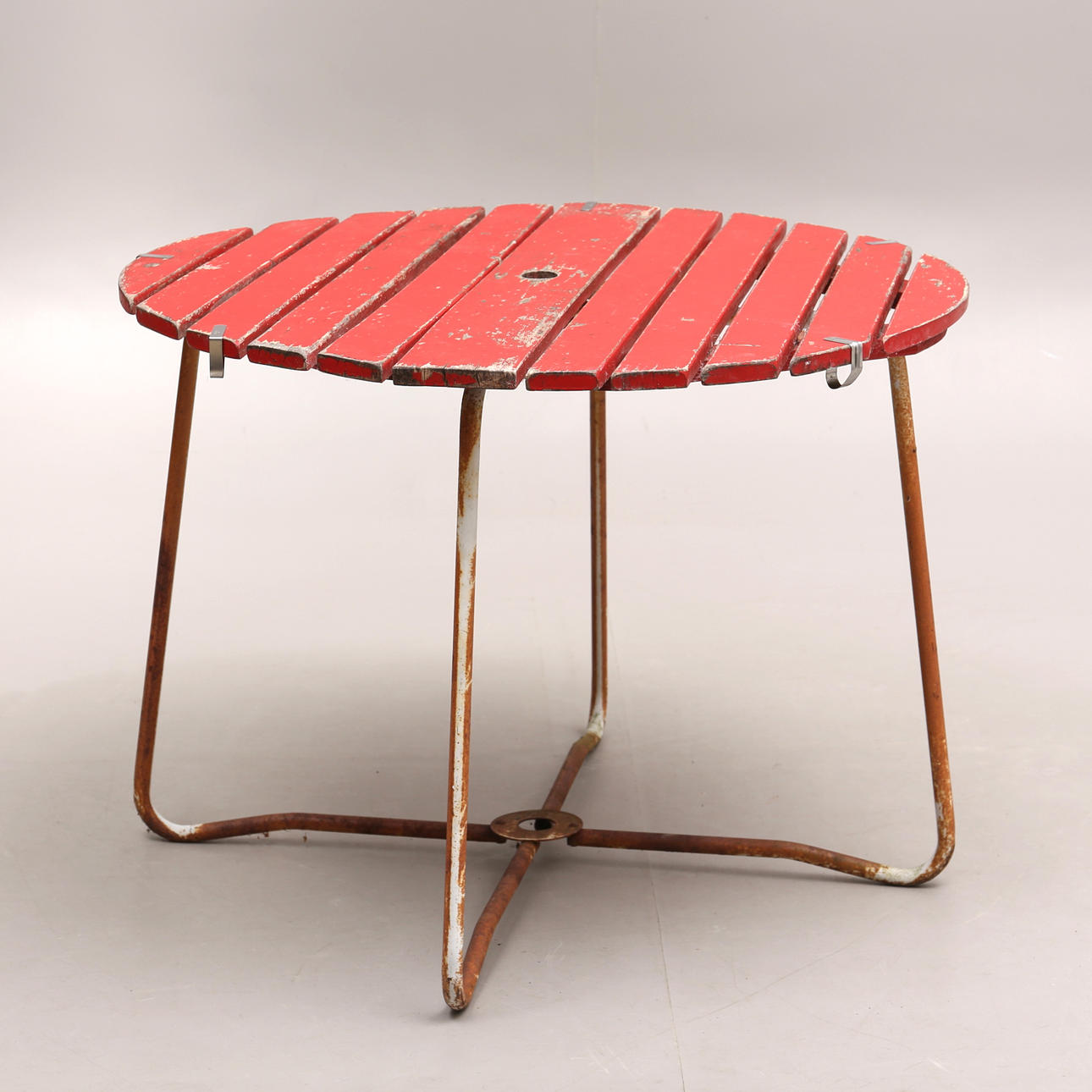 PUUTARHAPÖYTÄ, pyöreä, metalli/puu.