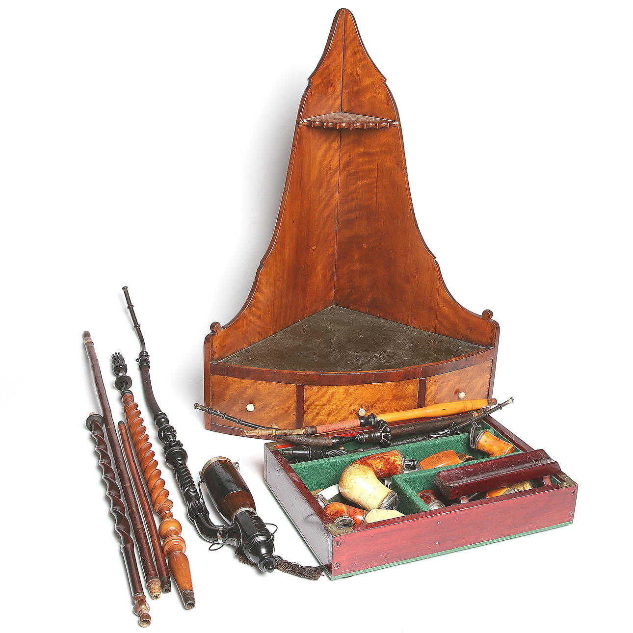 PIPSTÄLL med SJÖSKUMSPIPOR, 1800-talets första hälft.