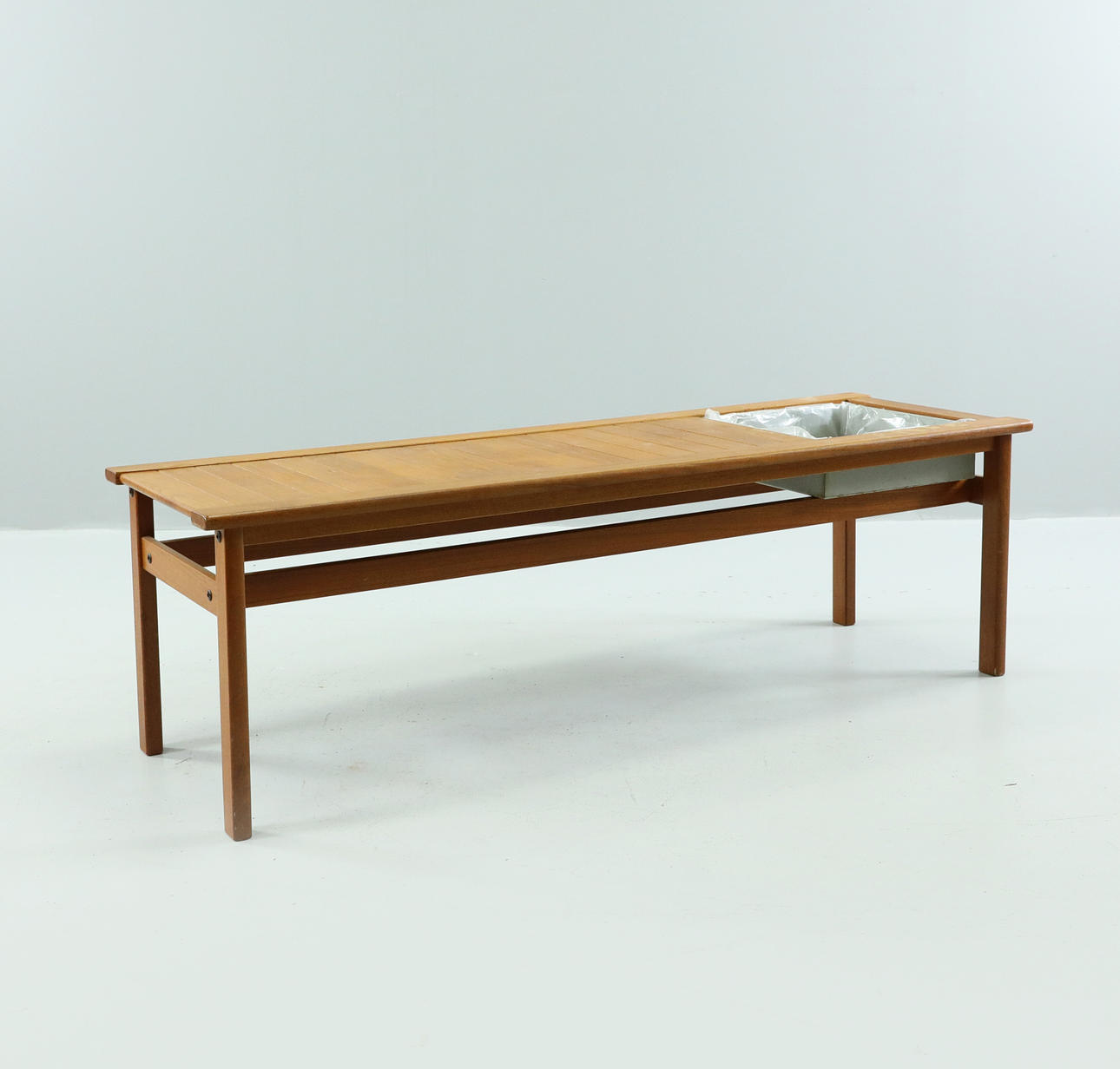 INGVAR ANDERSSON. blomsterbord, "Florida" Averskogs Möbelfabrik Lammhult, teaktræ, 1963.