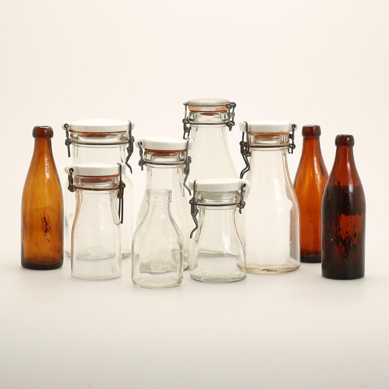 BURKAR OCH FLASKOR, glas, 10 delar, bl a Surte samt Årnäs.