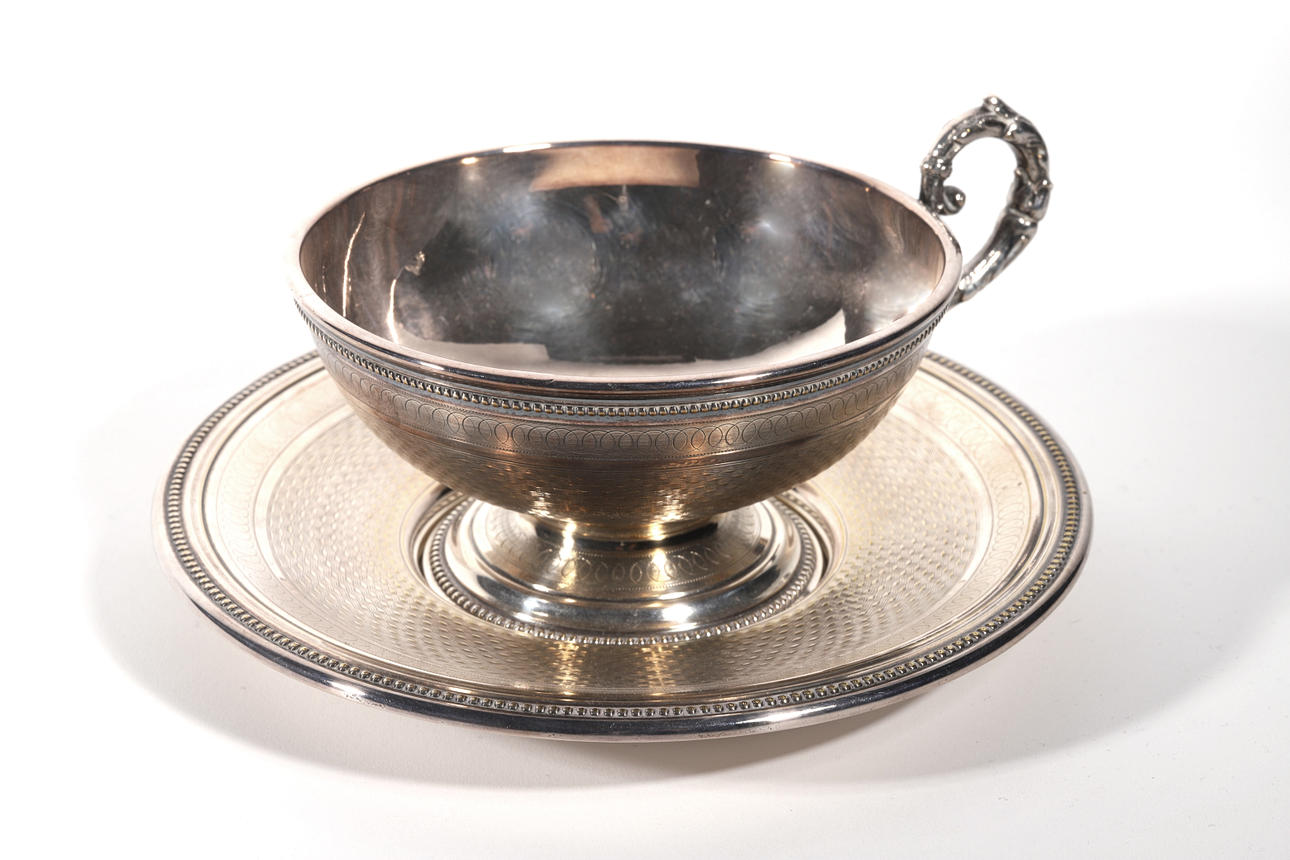 TASSE MIT Teller, CAILAR BAYARD, silbernes Metall.