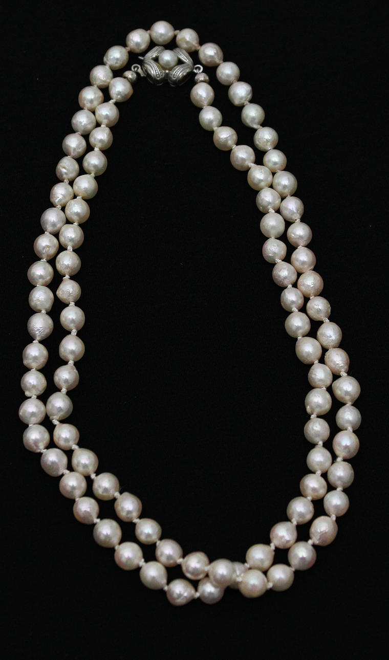 Pärlcollier (3), odlade pärlor.
