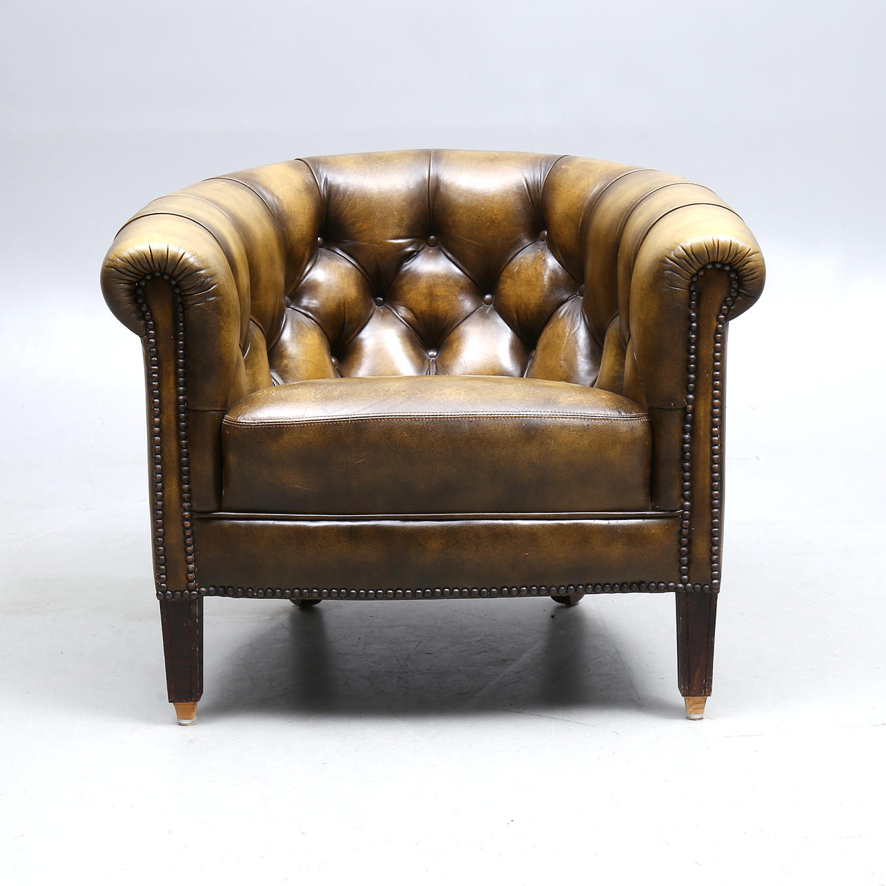 SILLÓN CLUB, cuero, década de 1900.