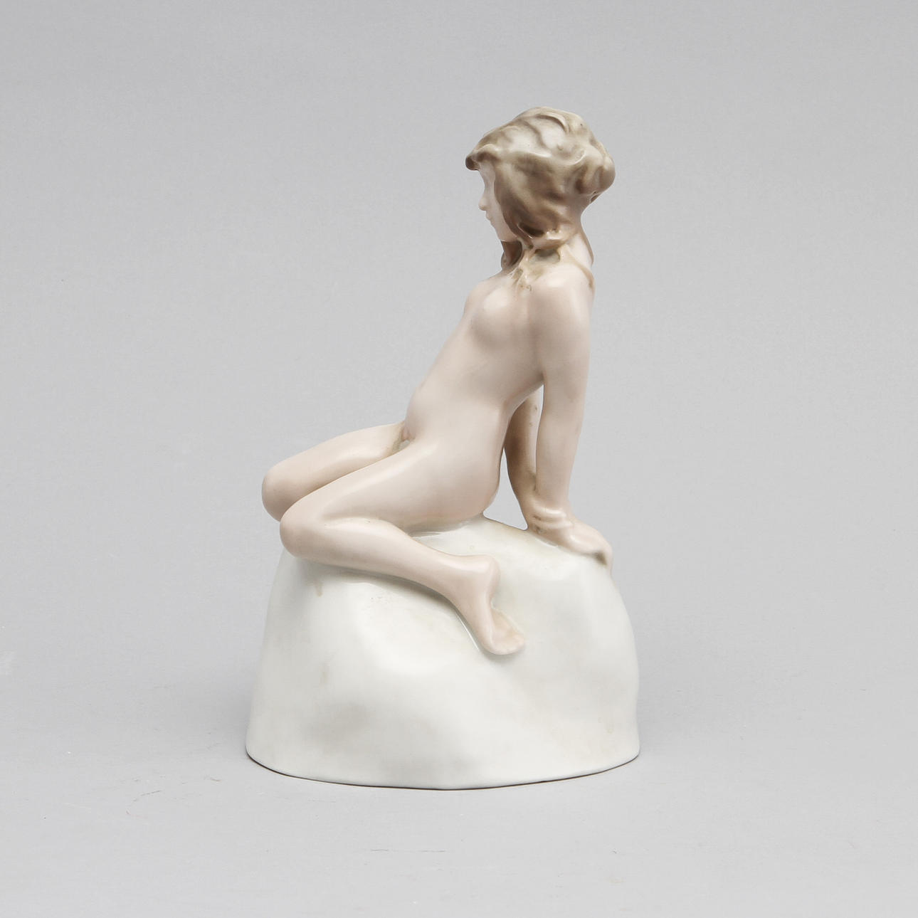 FIGURIN, Flicka på sten, Rörstrand.