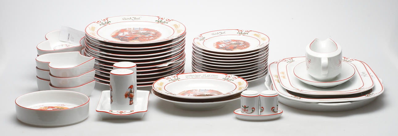 JULSERVIS, 43 delar, porslin, 1900-talets andra hälft.