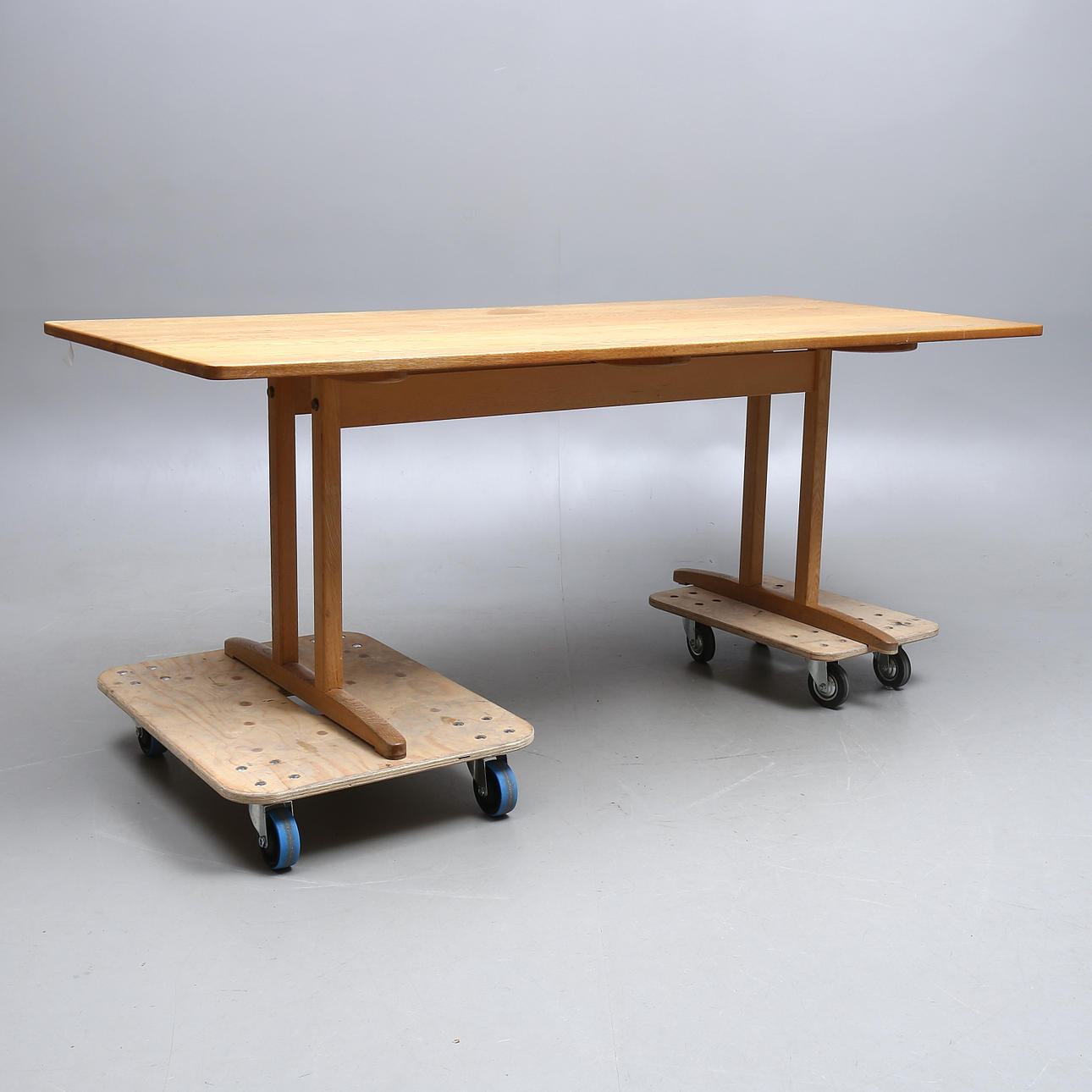 BÖRGE MOGENSEN. Dining table, Shaker model C18, oak, Karl Andersson's, marked, second half of the 20th century.