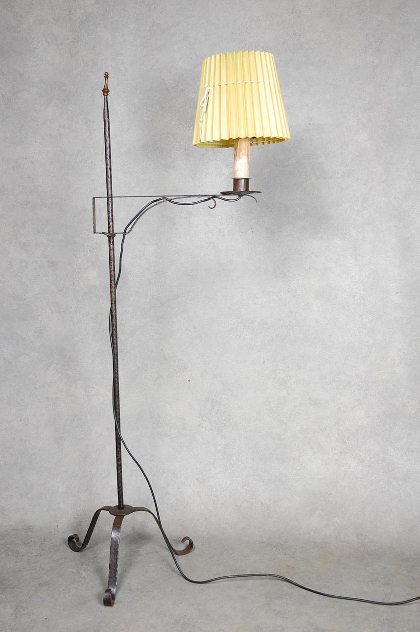 GOLVLAMPA, smide, 1900-talets första hälft.