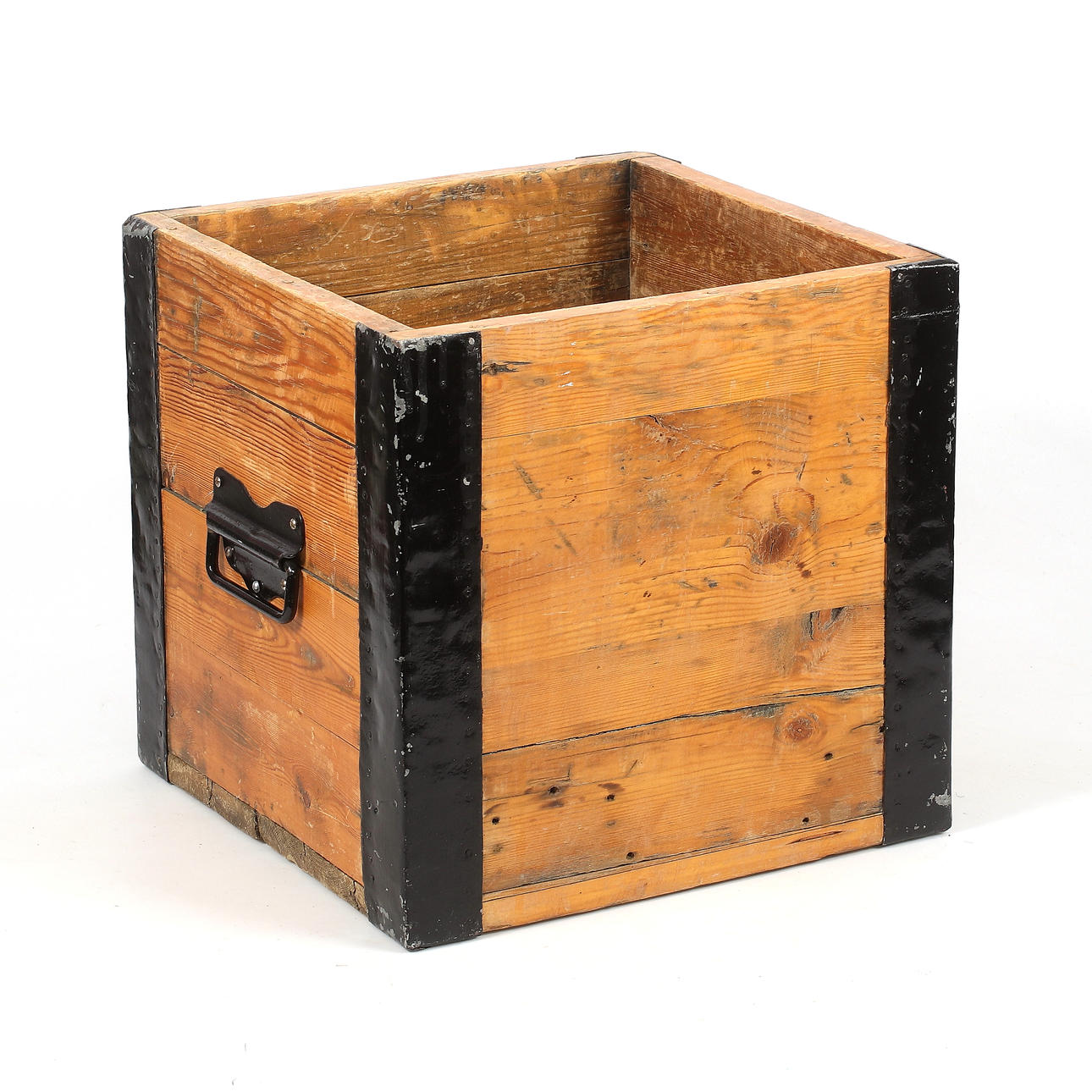 WOODEN BOX, so-called Fjärding, 1900s.
