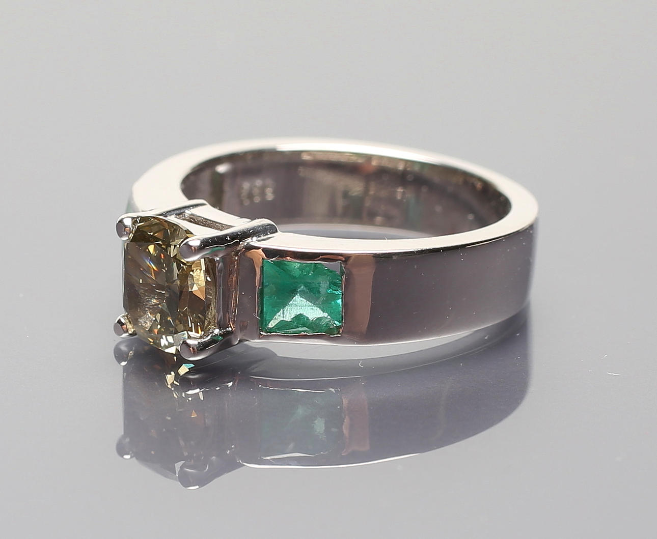 KVINNORS RING.