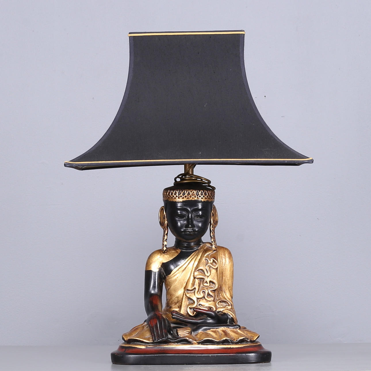 BORDSLAMPA "Buddha", omkring 2000.