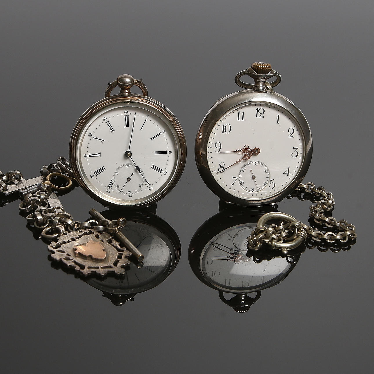 FICKUR med KEDJA, 2 st, silver, bl.a. Omega. 1900-talets början.