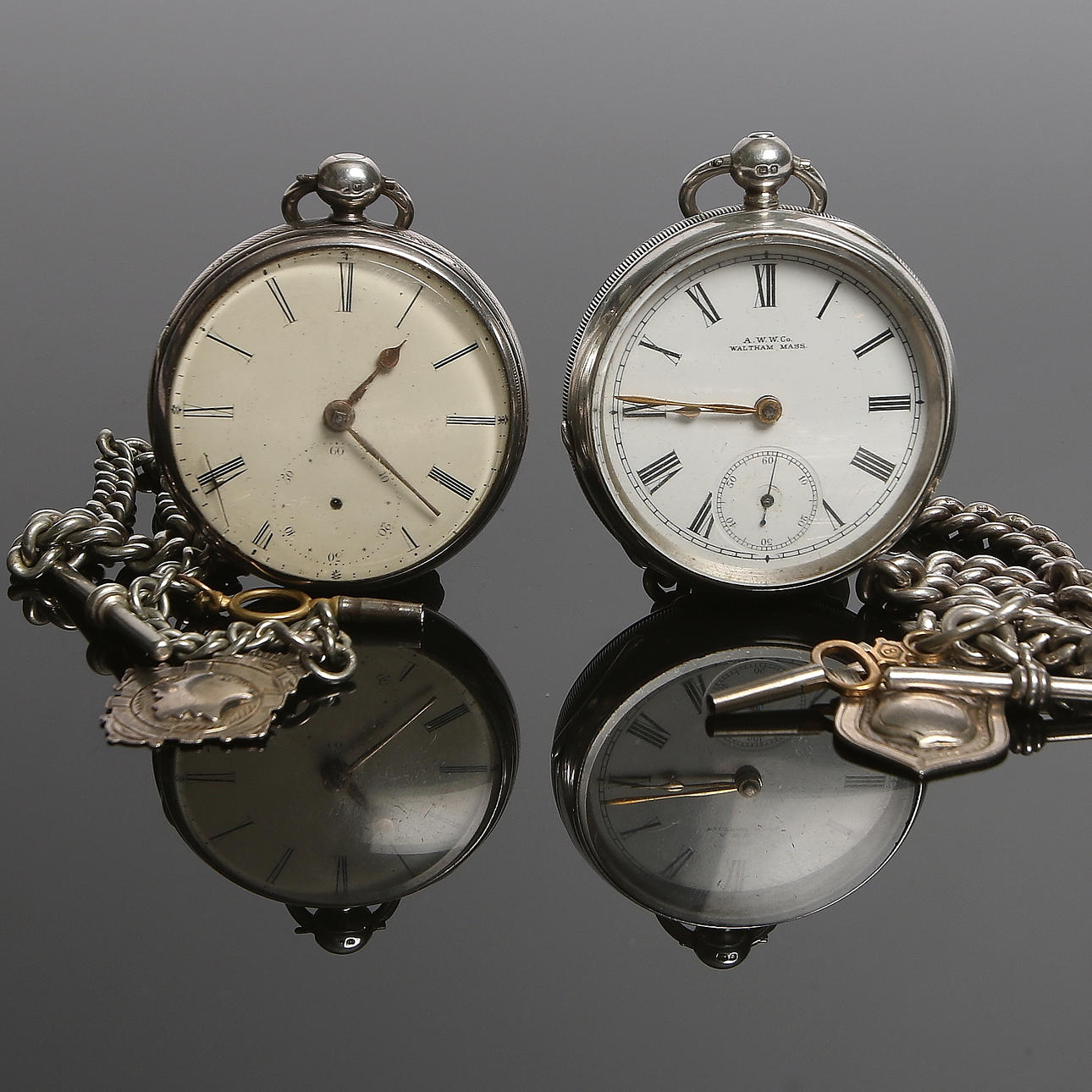 FICKUR med KEDJA, 2 st, silver, bl.a. nyckeldragare, American Watch Co. Waltham, USA. 1800-talets slut.