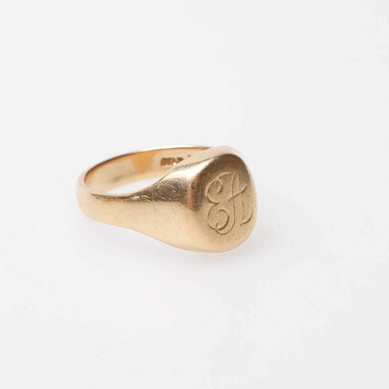 KLACKRING, 18k guld, vikt ca 7 gr.