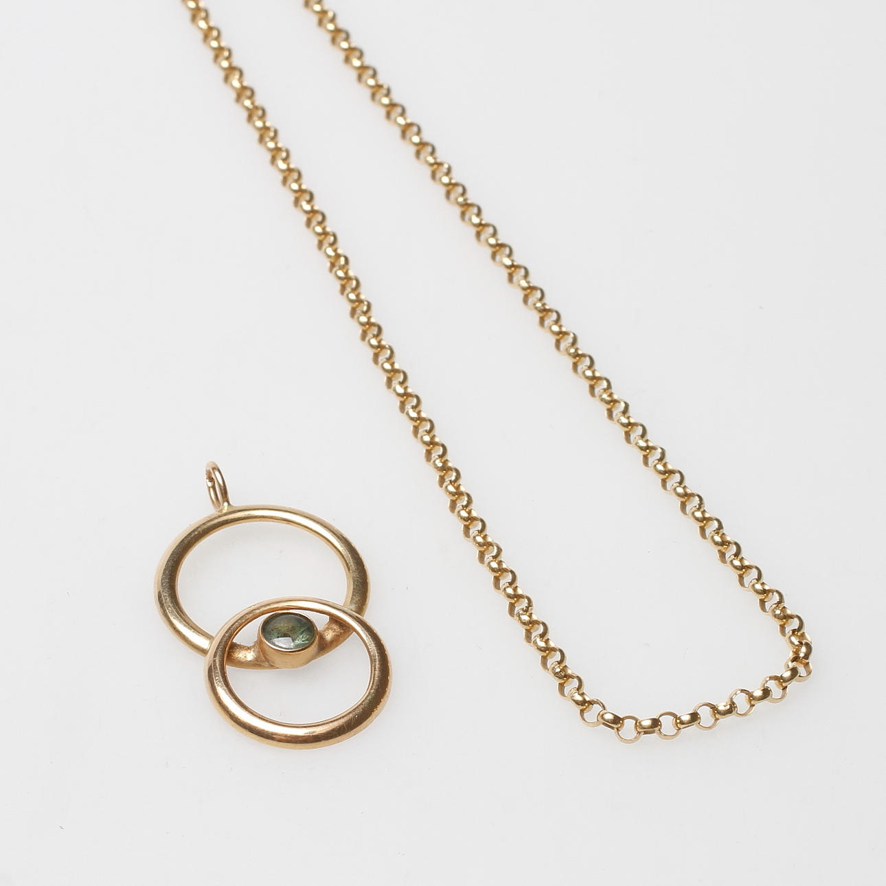 HALSKEDJA samt HÄNGE, 18k guld, total vikt ca 20 gr.