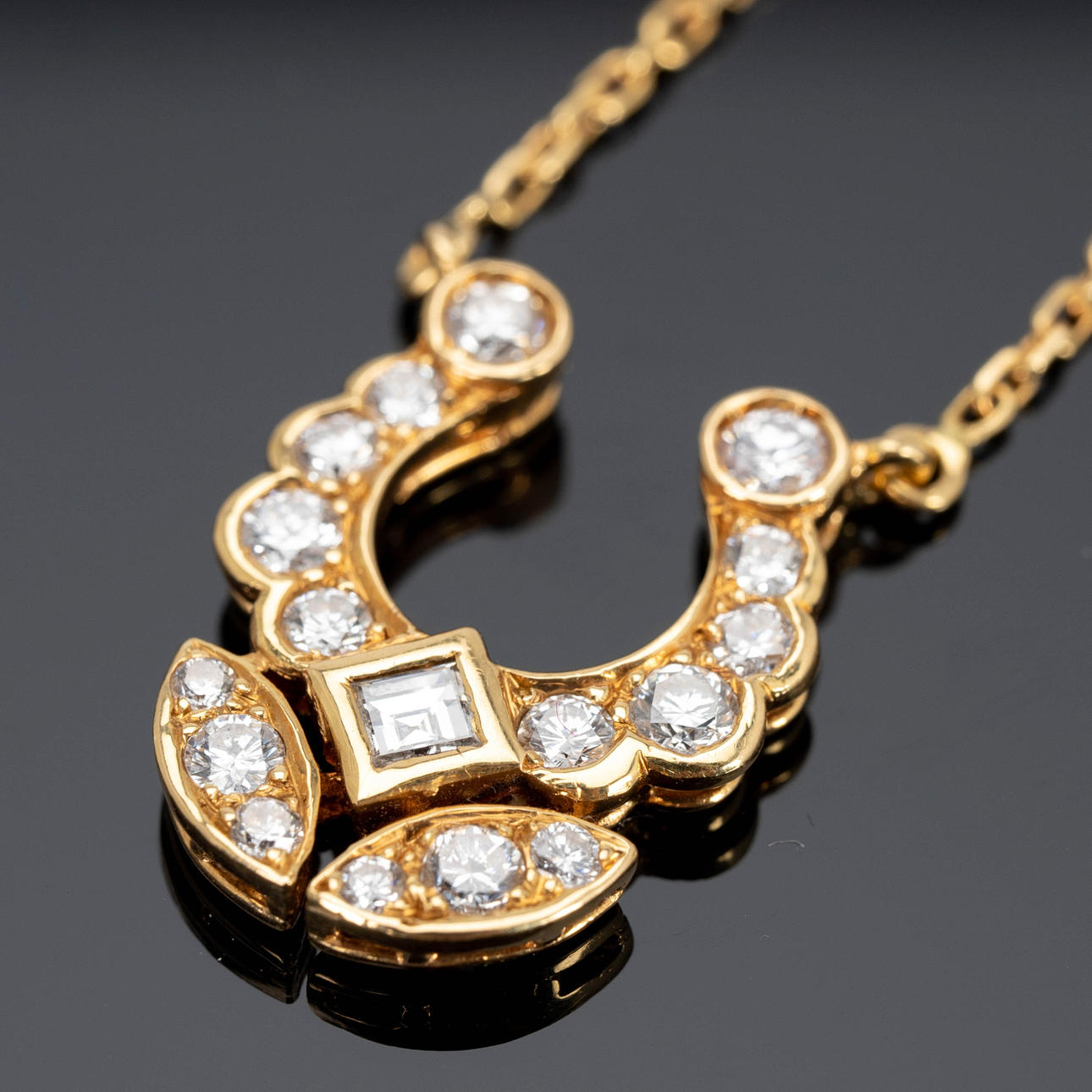 Colgante Cartier vintage con cadena.