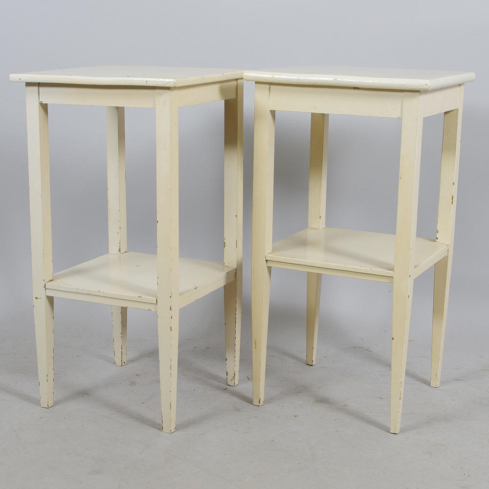 BORD MED HYLLA, 2 stycken, vitmålade, 1900-talets första hälft.