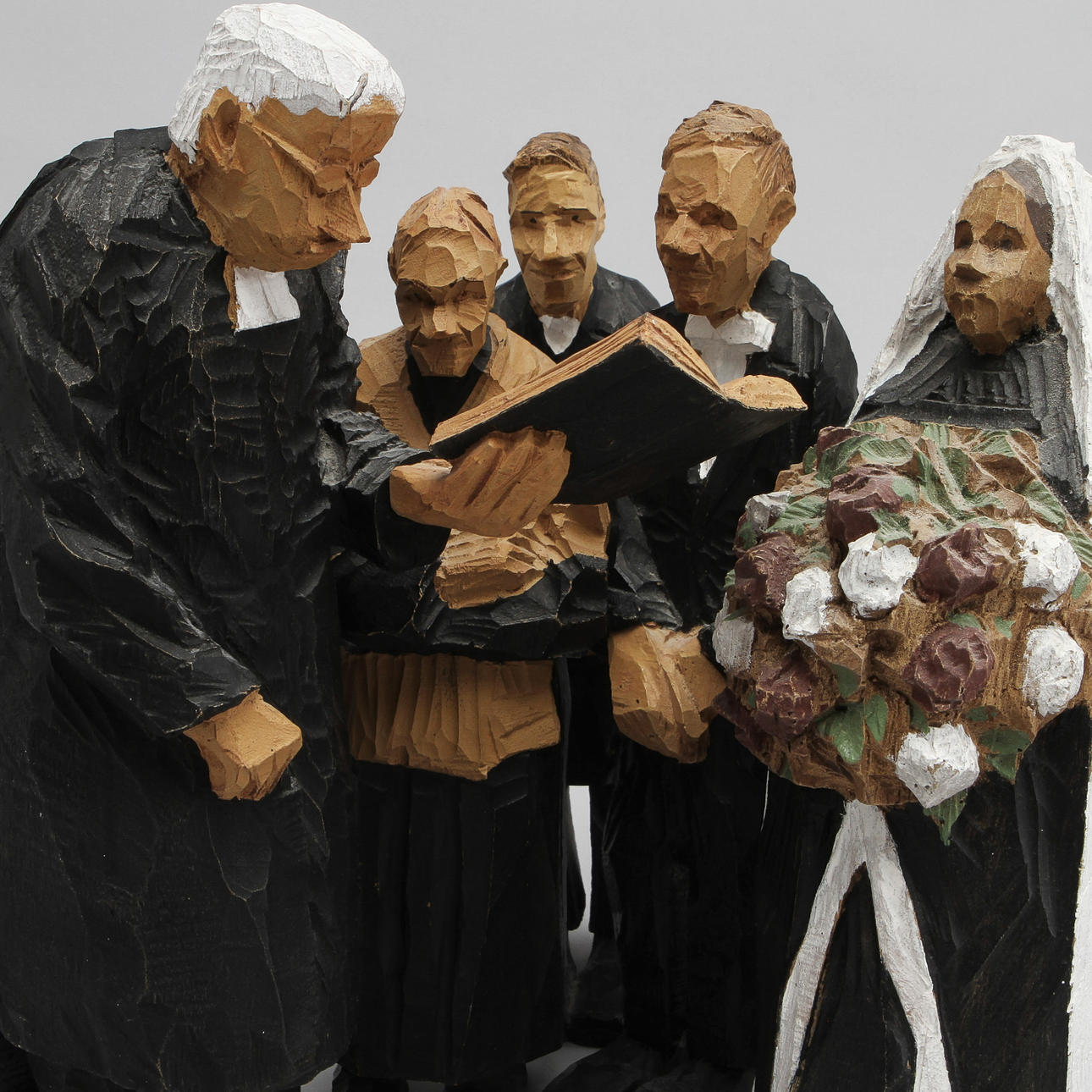 AXEL PETERSSON DÖDERHULTARN. EFTER. "Bröllop", 5 delar, brännmärkta, tillverkade av fyrklövern 1981.