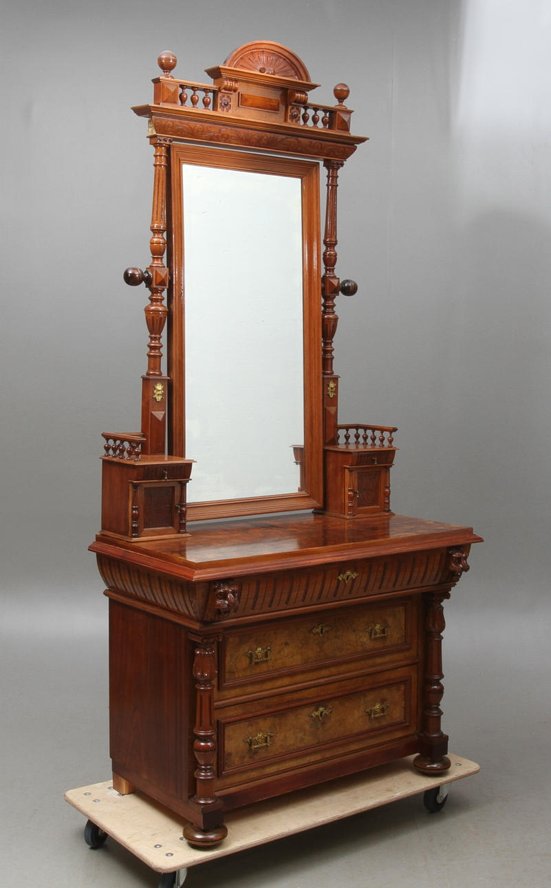 SPEGELBYRÅ, nyrenässans, 1800-tal.