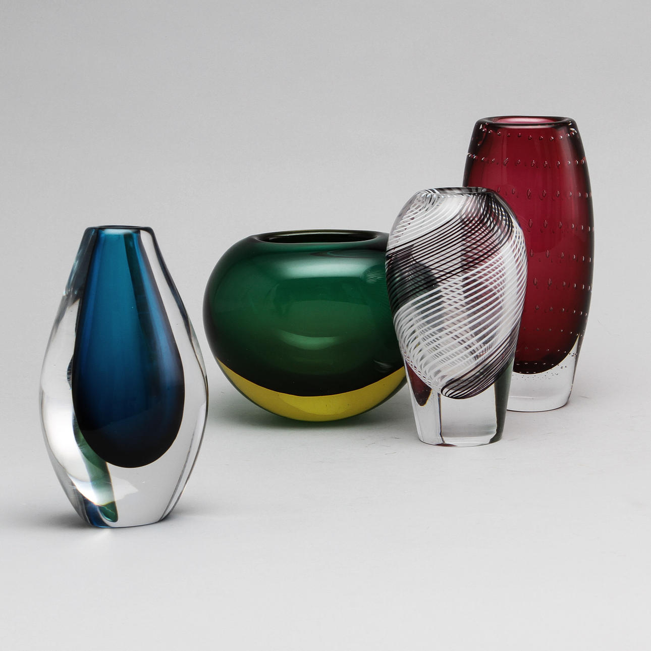 VASER, 4 st, glas, 2 st Kosta, Orrefors, Lindshammar.