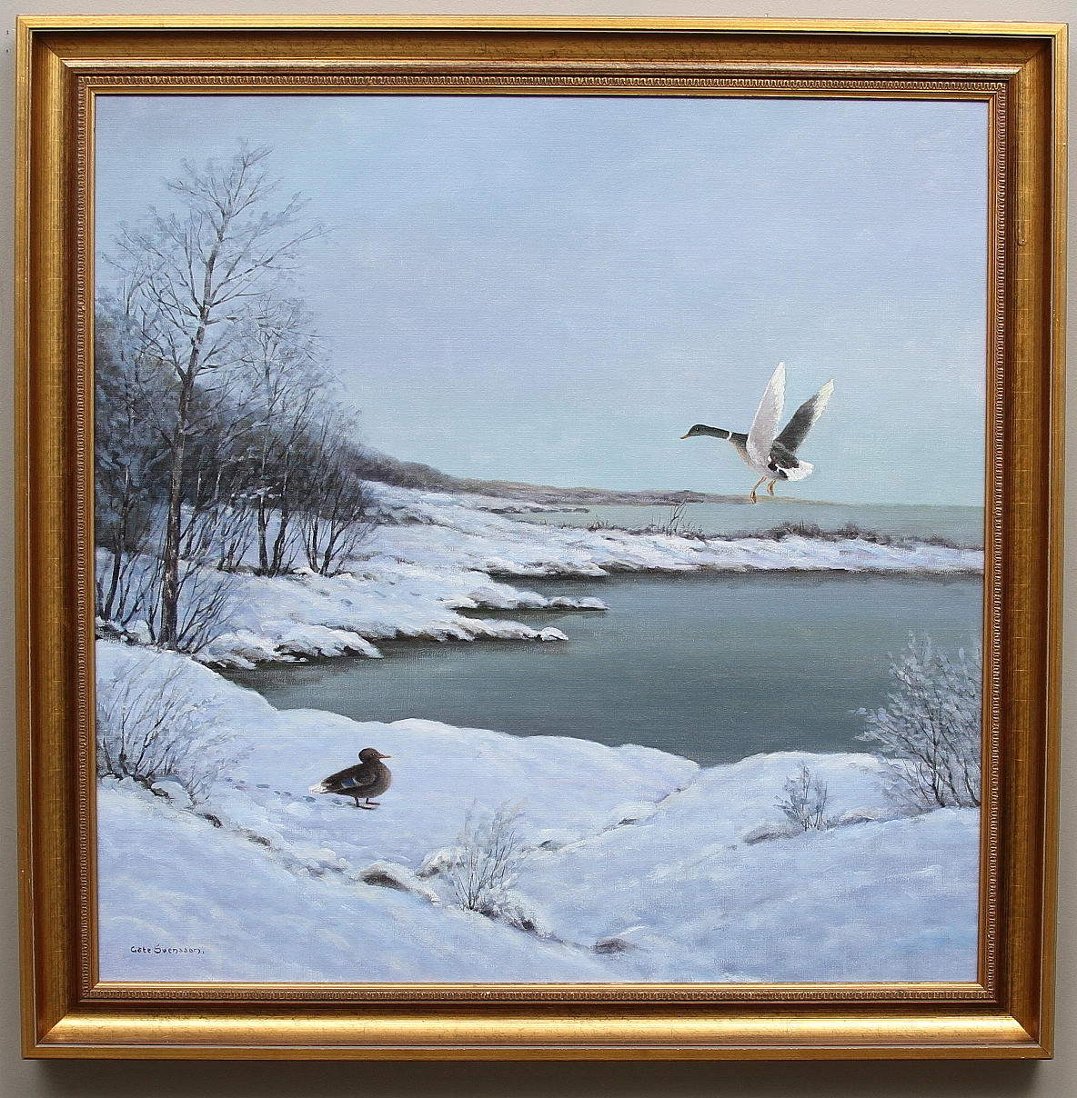 GÖTE SVENSSON. Vinterlandskap med gräsänder. Olja på duk. Signerad.