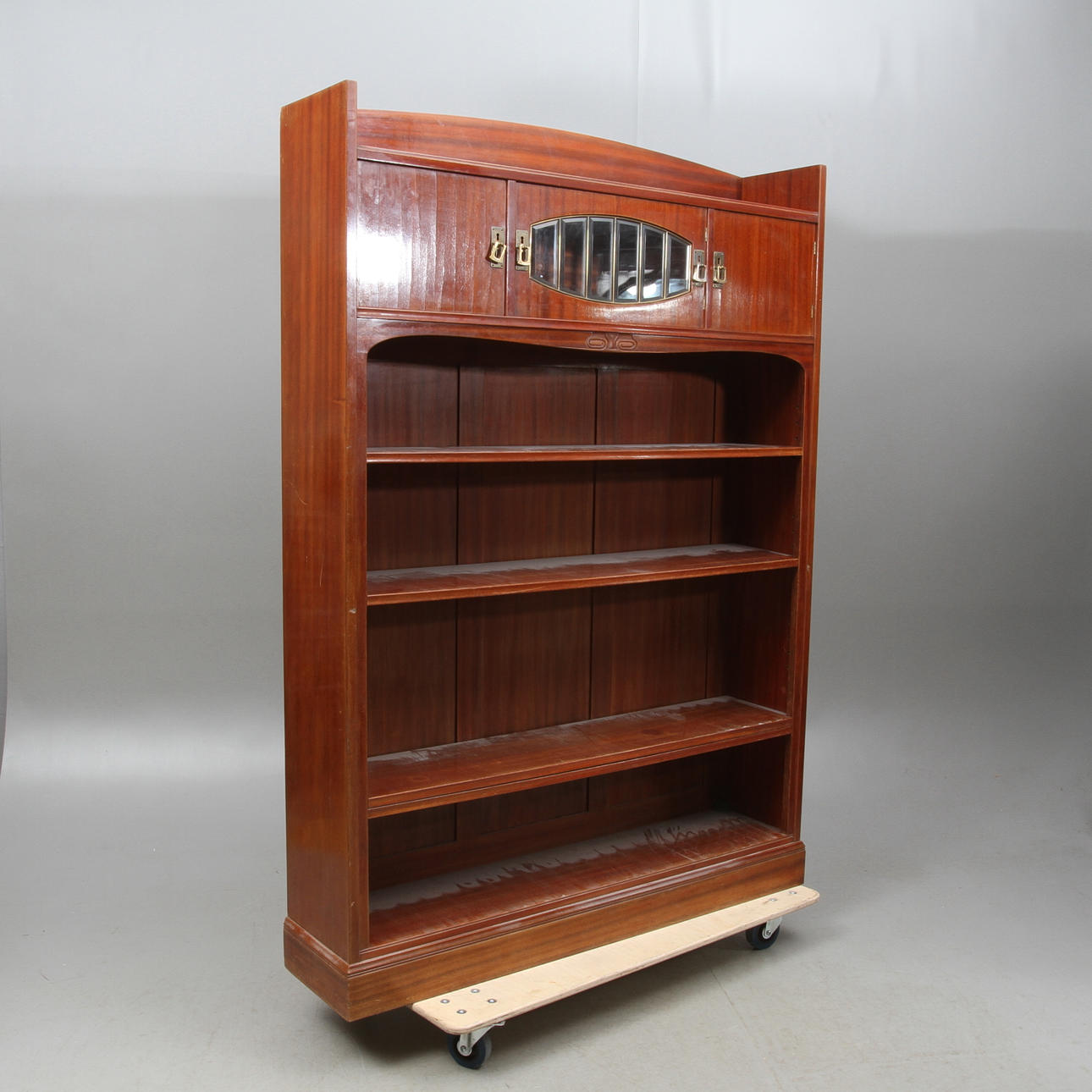 BOKHYLLA med vitrin, mahogny, jugend, tidigt 1900-tal.