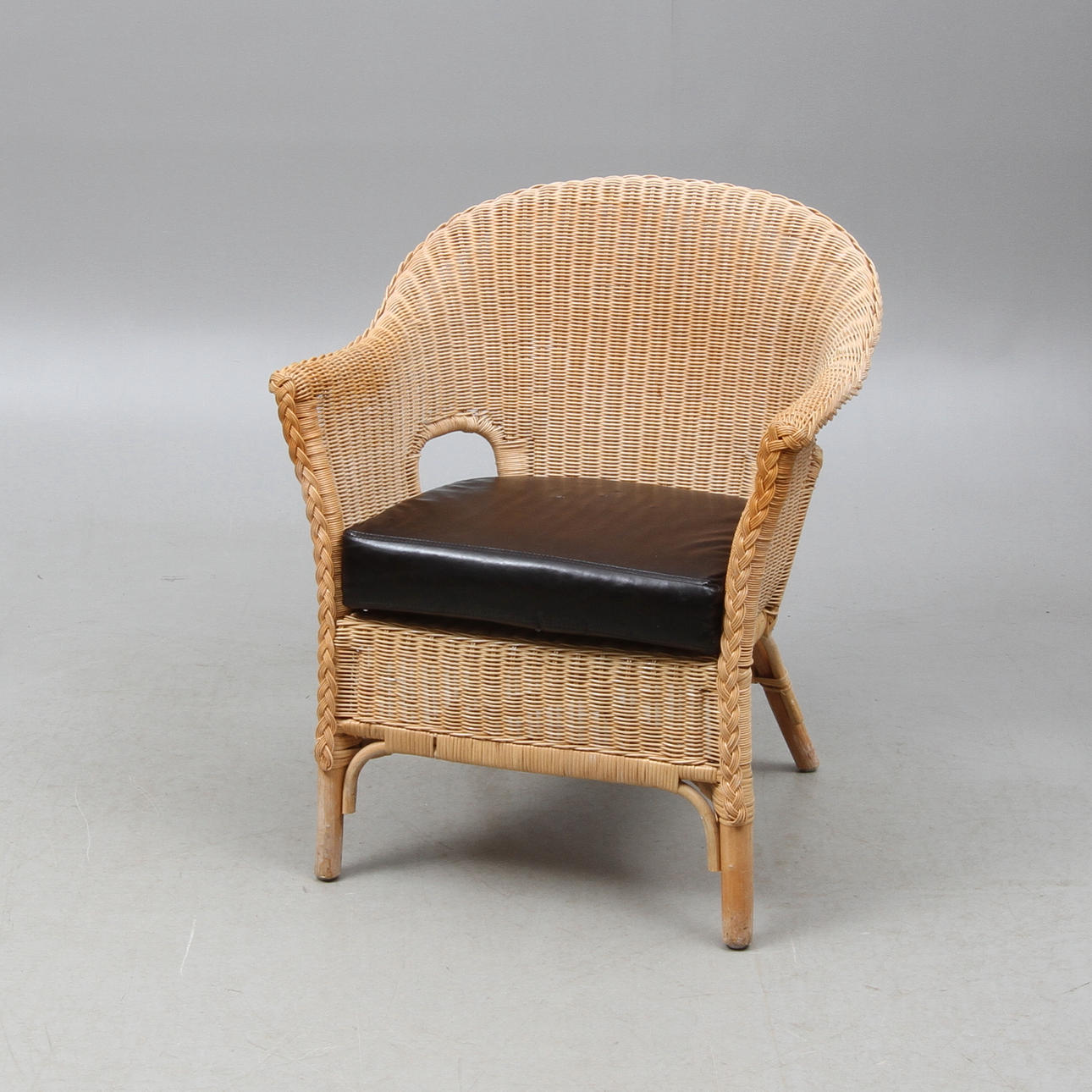 KARMFÅTÖLJ, rotting, 1900-tal.