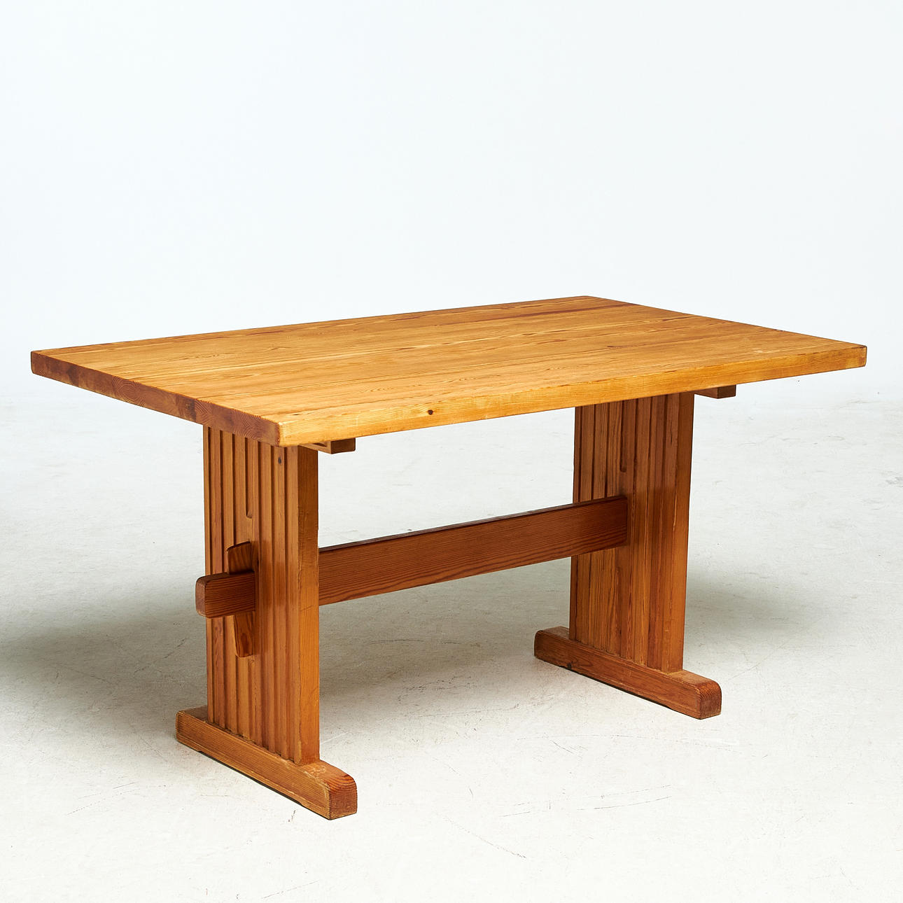 GÖRAN MALMVALL. matbord, Svensk Fur.