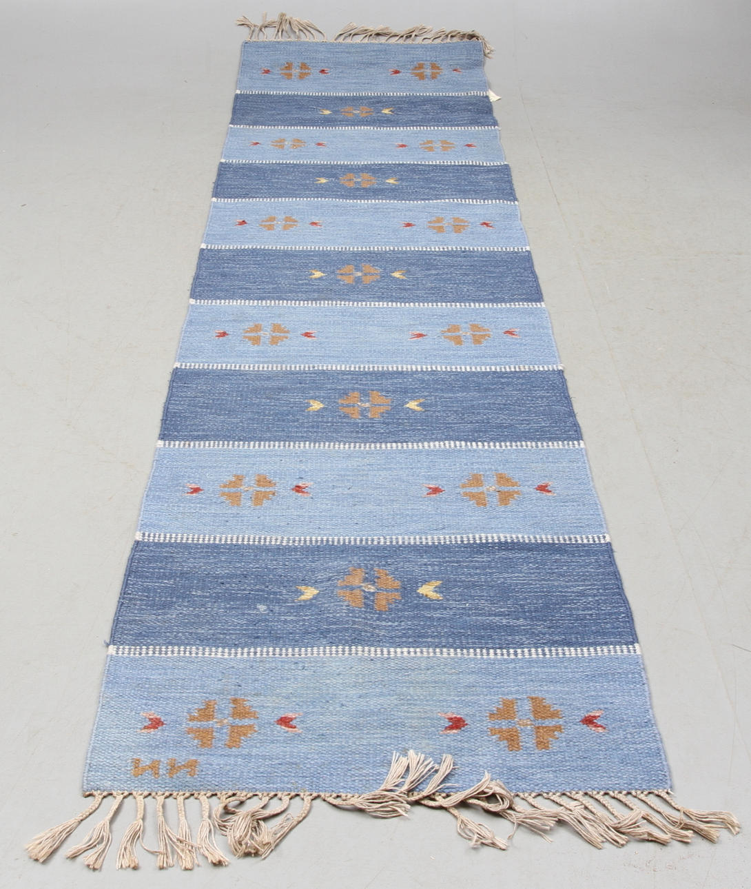 MATTA, signerad NN (Nils Nilsson), ca 302 x 84 cm.